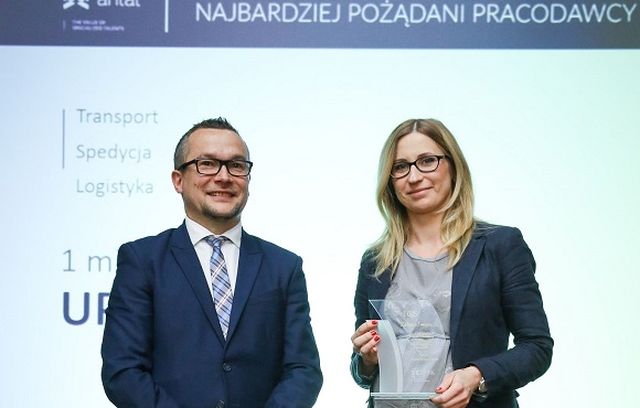 Magdalena Blechoska Dyrektor Personalna UPS Polska odbiera nagrodę 2