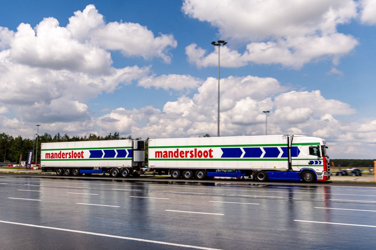 EMS Modlin Scania Mandetsloot