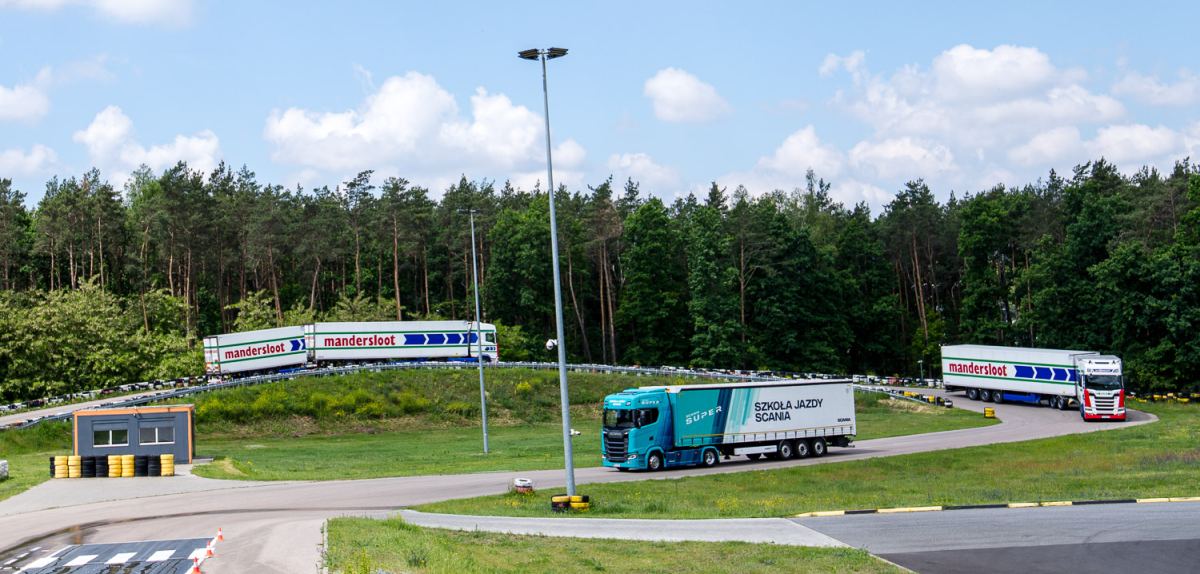 EMS Modlin Scania Mandetsloot