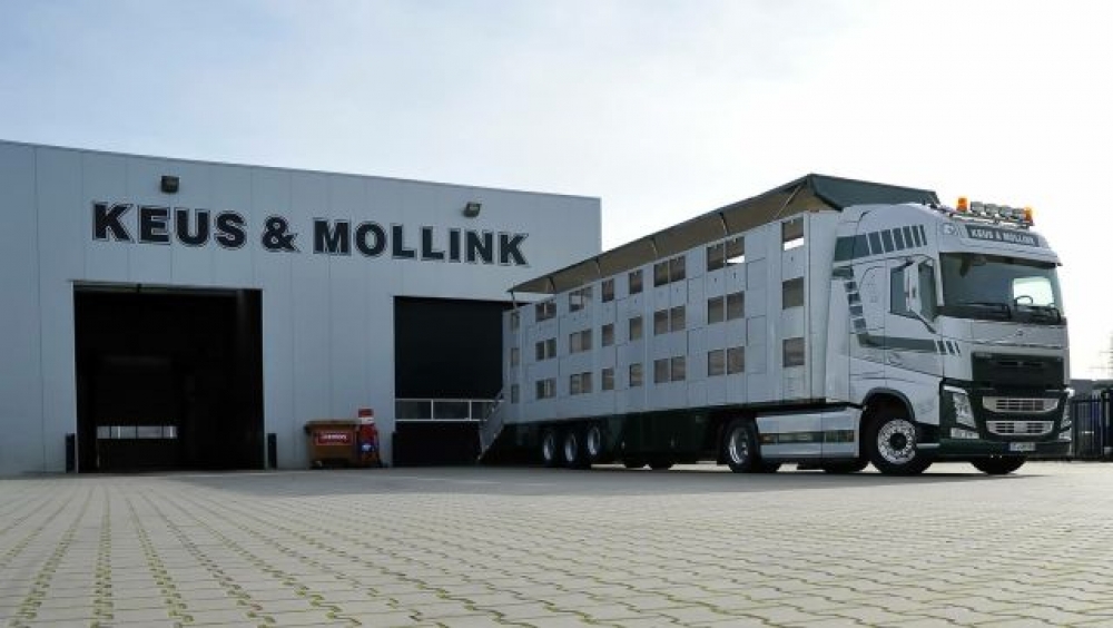 Keus &amp; Mollink, holenderska firma zajmująca się przewozem żywego inwentarza, wyposażyła właśnie wszystkie swoje pojazdy w oferowany przez Transics nowej generacji system zarządzania flotą, który umożliwia monitorowanie w czasie rzeczywistym pojazdów, kierowców i naczep. 