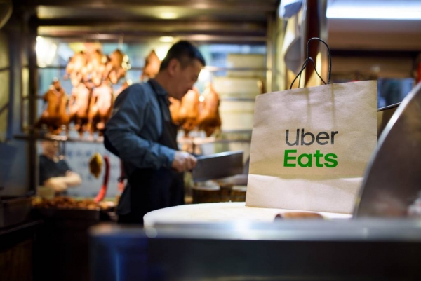 Uber Eats od kuchni, czyli logistyka „jedzenia z aplikacji”